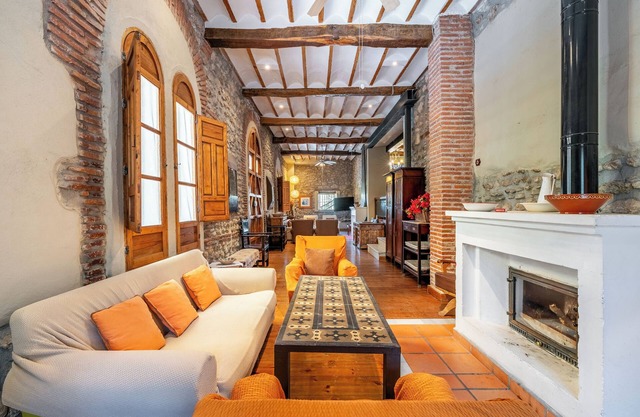 Holiday Home 'Casa Cortijo La Tala' with Mountain View, Private Pool and Wi-Fi