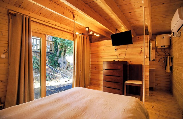 Holiday Home 'Casa Do Baloiço Do Pitagudo' with Sea View, Wi-Fi and Air Conditioning