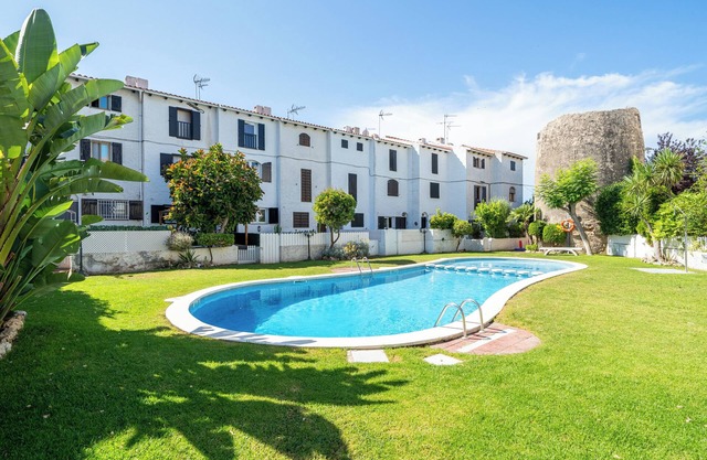 Holiday Home "Casa Manolo" with Shared Pool, Private Terraces & Shared Garden