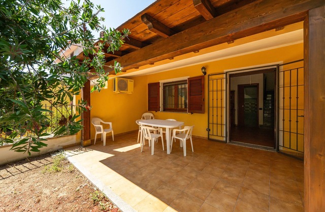 Holiday Home 'Casa Giuliana' with Shared Terrace, Private Garden and Air Conditioning
