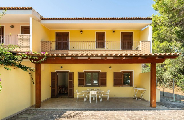 Holiday Home 'Casa Martini' with Private Terrace, Private Garden and Air Conditioning