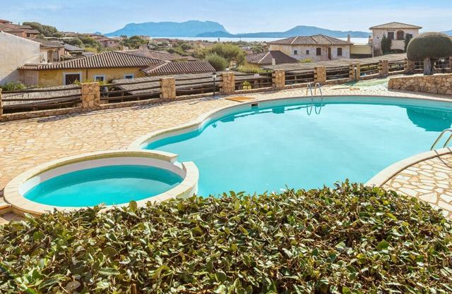 Holiday Home 'Casa Vacanze Lo Squalo' with Wi-Fi and Air Conditioning