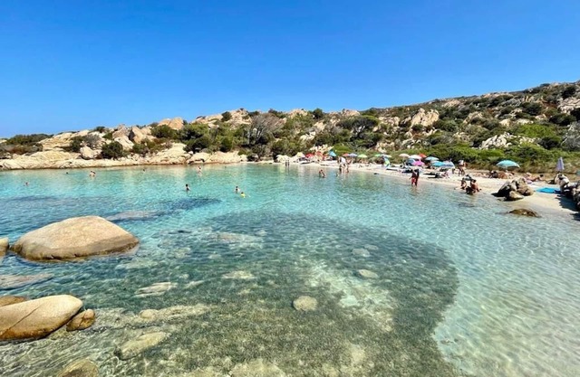 Holiday Home Elegante villetta alla Maddalena with Sea View, Garden & Wi-Fi