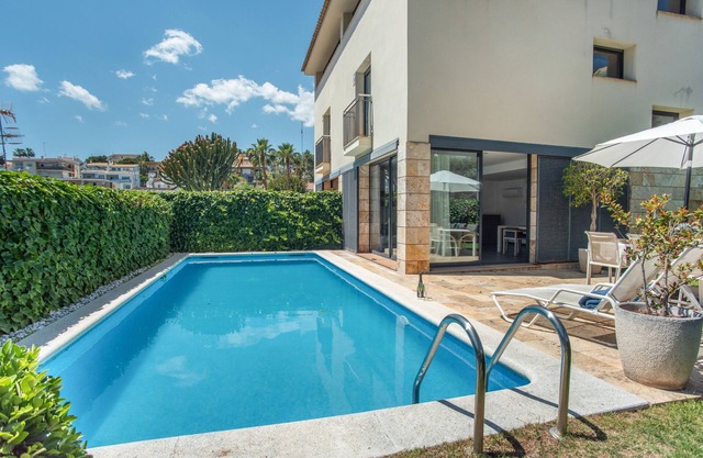 Holiday Home 'Sunny House' with Sea View, Wi-Fi and Air Conditioning