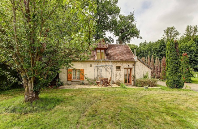 Holiday home in a park in Raizeux with terrace