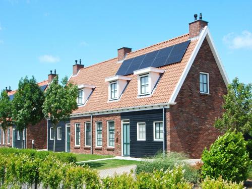 Holiday Home in Colijnsplaat by the Lake
