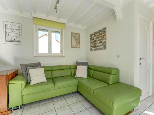 Holiday home in Heuvelland with garden, cleaning included