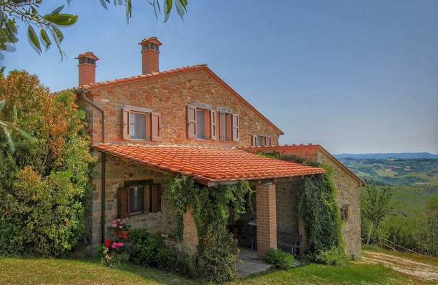 Holiday Home in Paciano near Lake Trasimeno