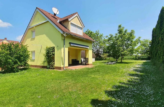 Holiday home in undisturbed peace with a huge garden