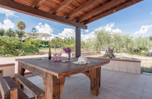 Holiday Home 'Villa Sicilia' with Mountain View, Garden & Wi-Fi