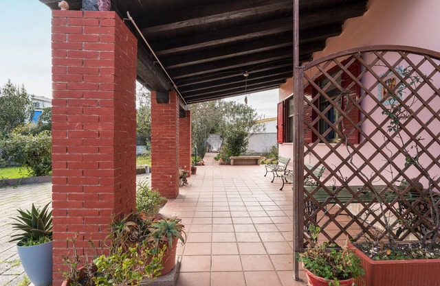 Holiday Home 'Gungui' with Private Terrace, Shared Garden and Air Conditioning