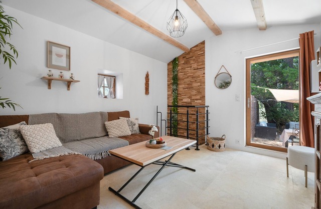 Holiday Home 'Joli Gîte' with Mountain View, Private Terrace and Wi-Fi