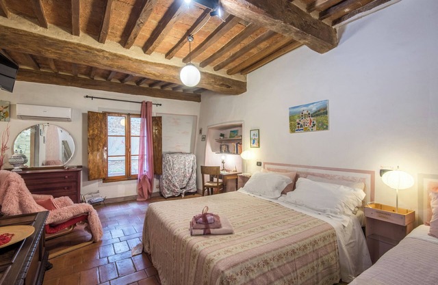 Holiday Home 'La Casa Gialla Di Buonconvento' with Wi-Fi and Air Conditioning