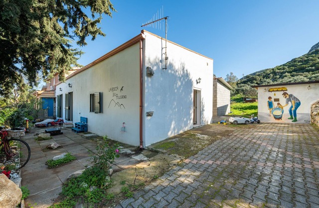 Holiday Home 'La Rocca Del Pellegrino' with Mountain View, Wi-Fi and Air Conditioning