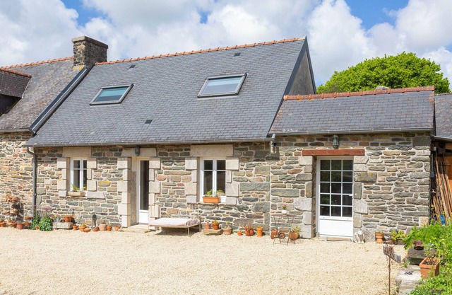 Holiday Home 'Le Gîte De Blandine 2' with Private Terrace, Shared Garden and Wi-Fi