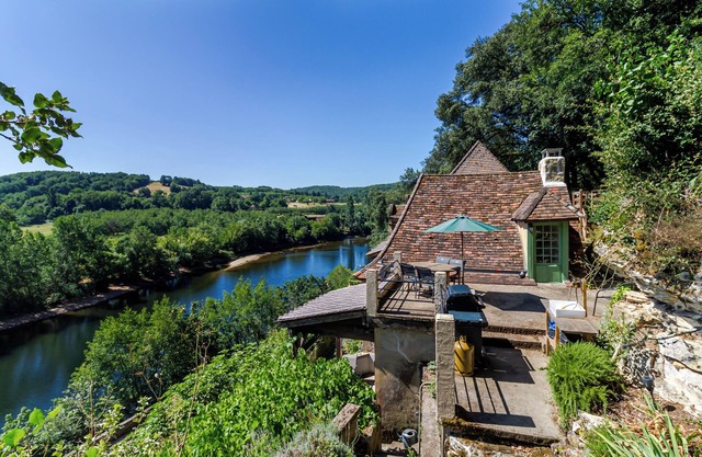 Holiday Home 'Le Mirador Vue Sur La Dordogne' with Private Terrace and Balcony
