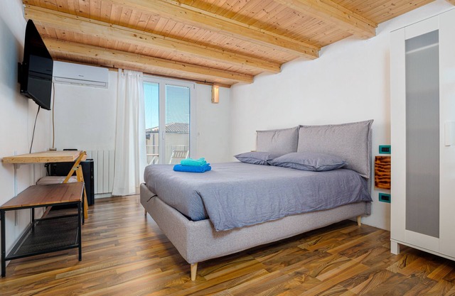 Holiday Home Luca House with Open Terrace & Wi-Fi