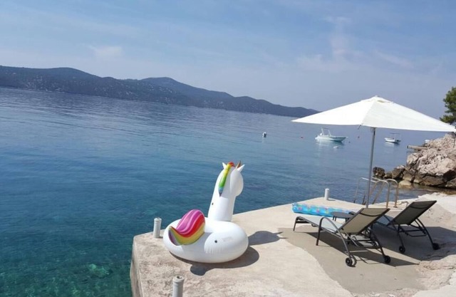 Holiday Home Odiseja- One Bedroom Apartment with Terrace and Sea View