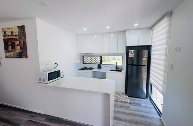 Holiday Home on Acreage Block - Next to M1 and Close to Everything