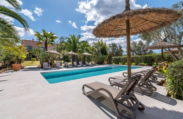 Holiday Home 'Redonda 2' with Mountain View, Shared Pool and Wi-Fi