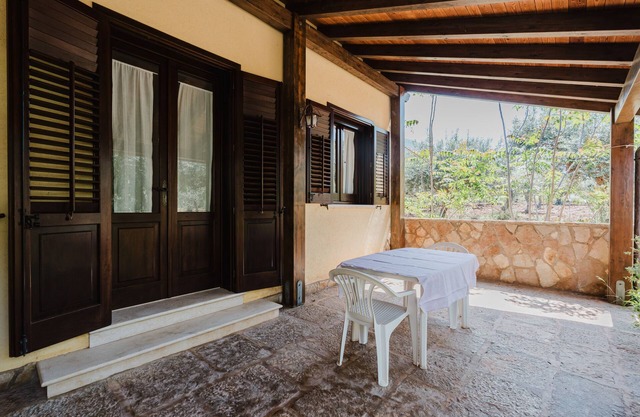 Holiday Home 'Tra Il Mare E Gli Ulivi' with Mountain View, Wi-Fi and Air Conditioning
