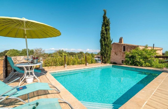 Holiday Home 'Villa Can Lloret' with Mountain View, Wi-Fi and Air Conditioning