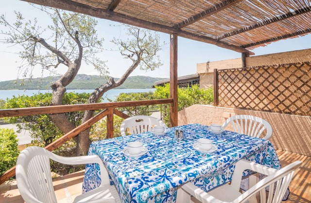 Holiday Home "Villetta Bilocale Porto Mannu D6" with Sea View & Terrace