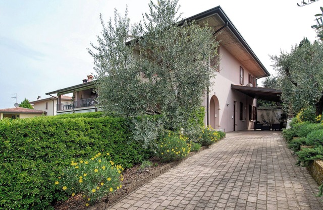 Holiday Home 'Villetta Oleandri' with Shared Pool, Wi-Fi and Air Conditioning