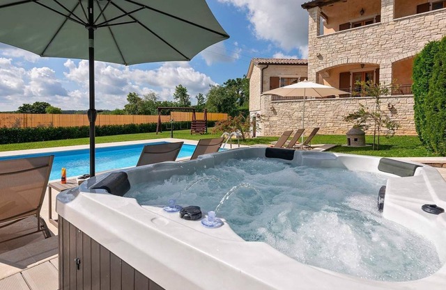 Holiday home with pool and whirlpool in central Istria