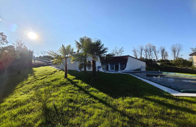 Holiday home with pool