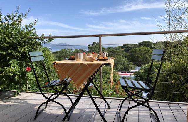 Holiday house in Giens with a fantastic view over the bay of Almanarre