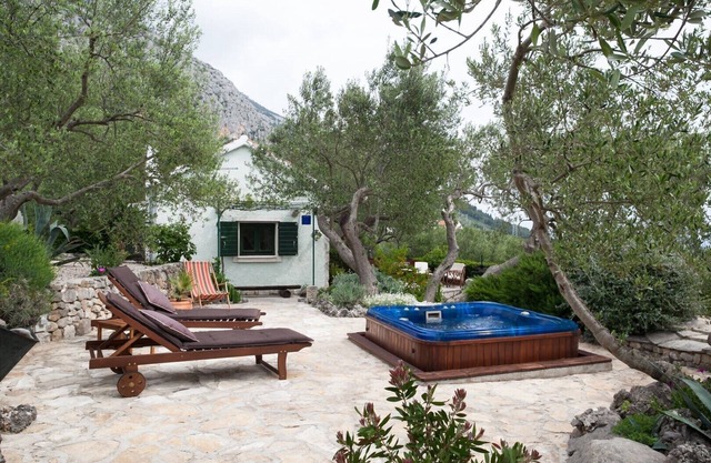 Holiday house Jano in Makarska, jacuzzi