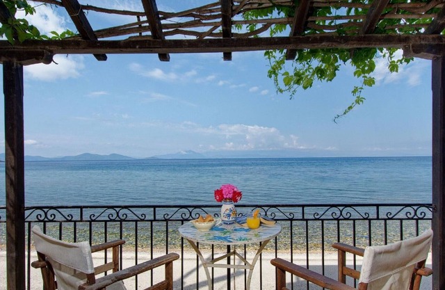 Holiday Lefokastro Persons