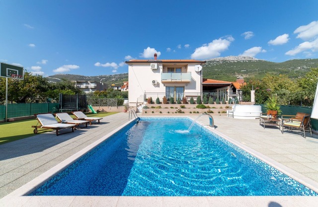 Holiday house with a swimming pool Kaštel Stari, Kaštela (K-22832)