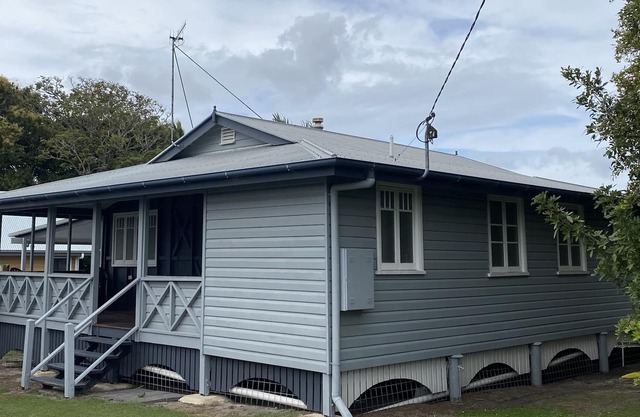 Holiday house with inground pool and walk to the Esplanade