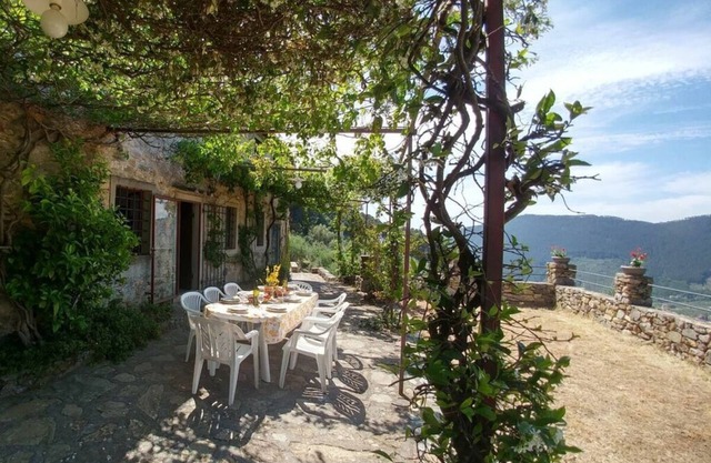 Holiday house with pool in secluded location