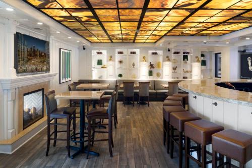 Holiday Inn - Bloomington W MSP Airport Area by IHG
