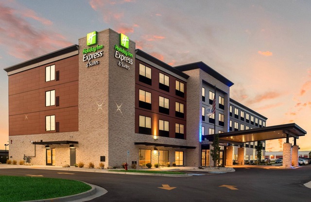 Holiday Inn Express & Suites Racine by IHG
