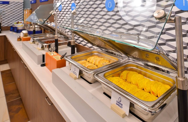 Holiday Inn Express and Suites Columbus Edinburgh by IHG