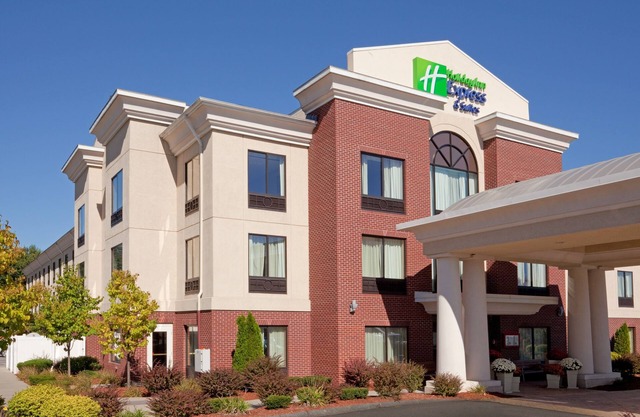 Holiday Inn Express Hotel & Suites Manchester Airport by IHG
