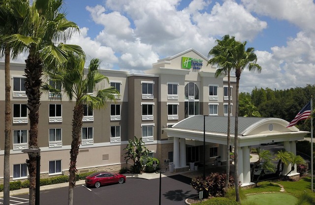 Holiday Inn Express Hotel & Suites New Tampa I-75 by IHG