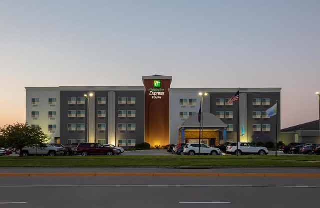 Holiday Inn Express Hotel & Suites Columbus by IHG