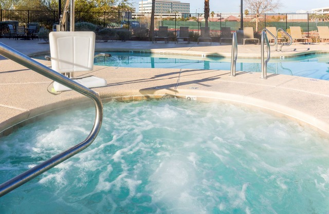 Holiday Inn Express Hotel & Suites Henderson by IHG