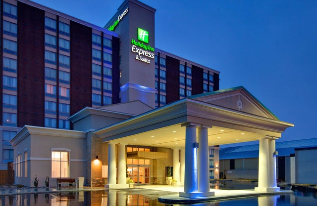 Holiday Inn Express & Suites Chatham South by IHG