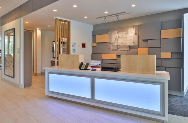 Holiday Inn Express & Suites Omaha Airport by IHG
