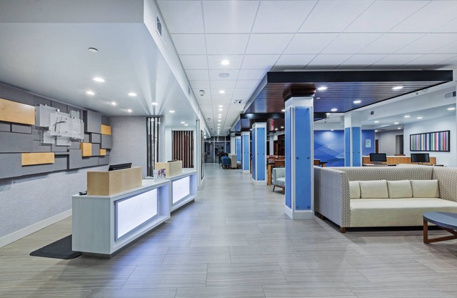 Holiday Inn Express & Suites Coffeyville by IHG