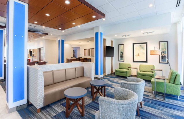 Holiday Inn Express & Suites Chicago O'Hare Airport by IHG