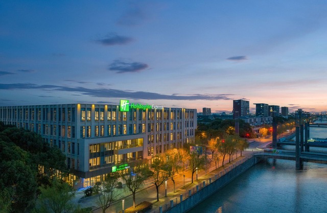 Holiday Inn Express Shanghai Pujiang by IHG