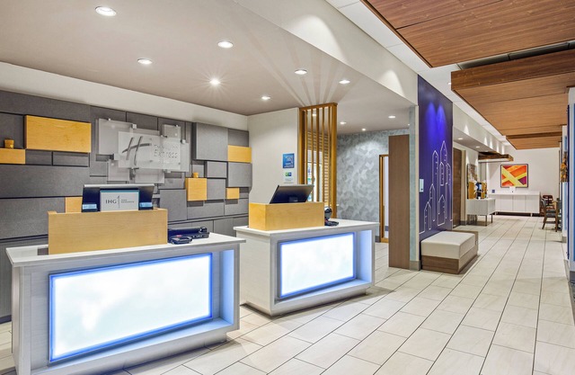 Holiday Inn Express & Suites Carrollton West by IHG