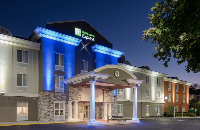 Holiday Inn Express & Suites Philadelphia - Mt. Laurel by IHG